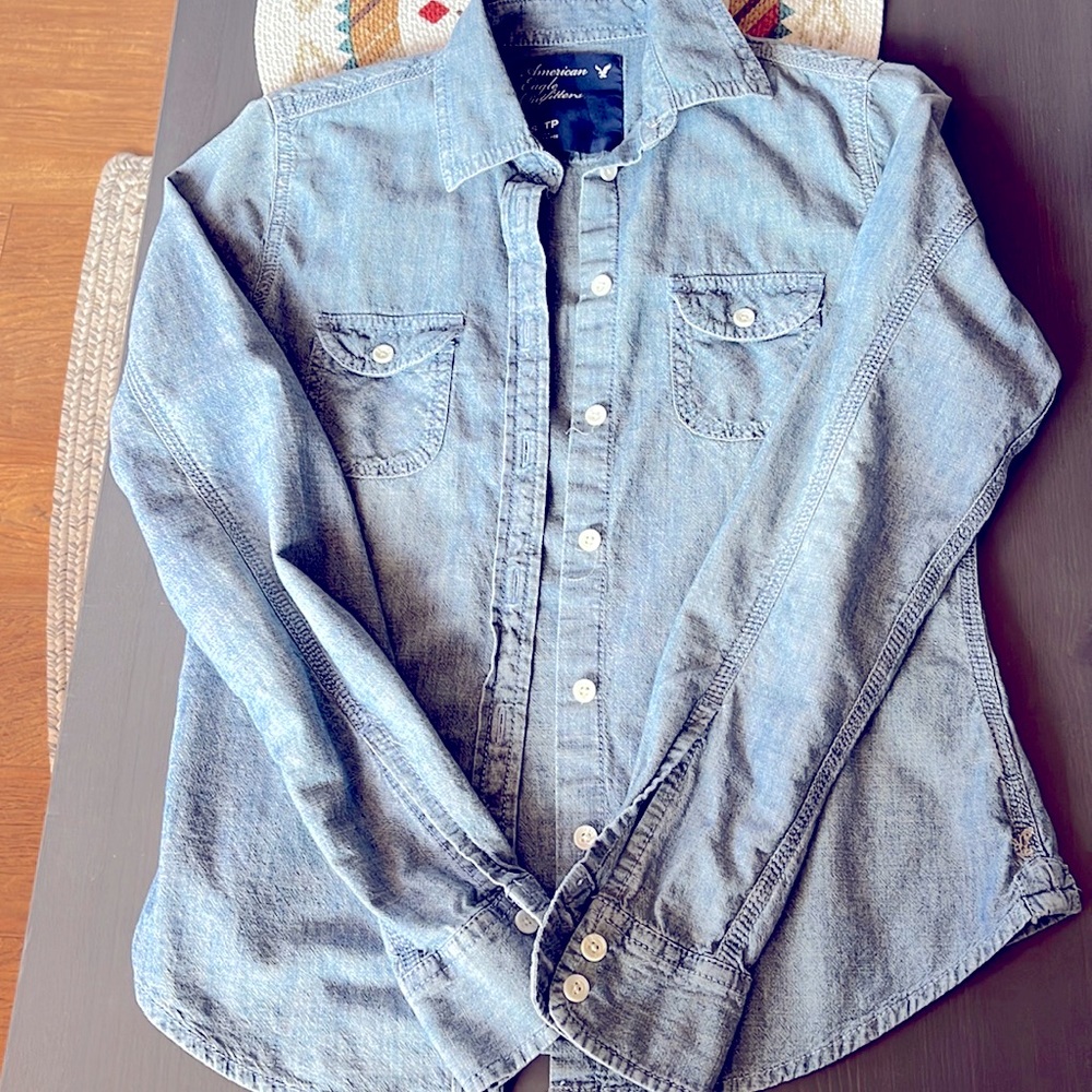 American Eagle Button Up Down Shirt in Denim Blue